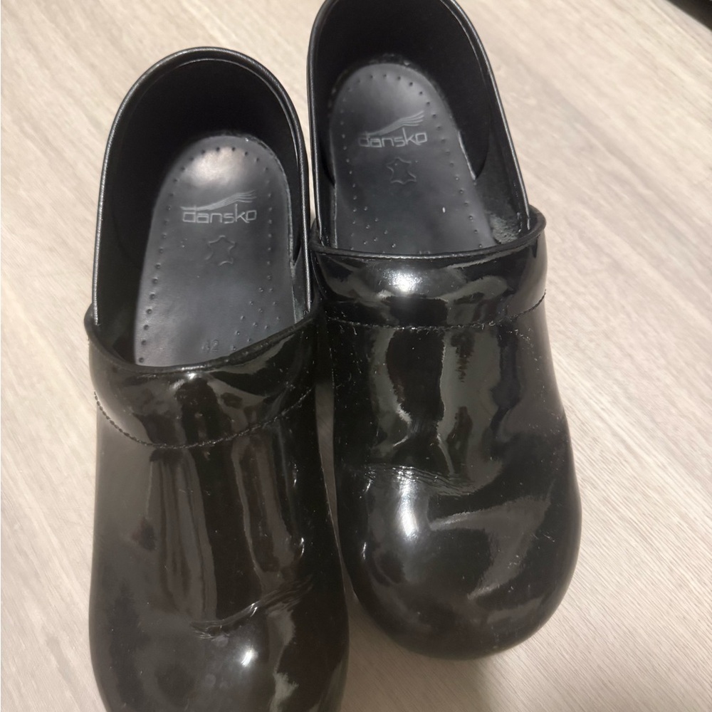 Dansko women’s  Glossy Black Dress Shoes